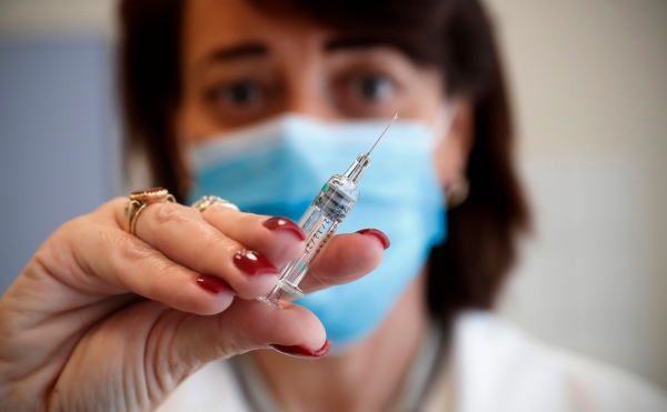 В Венгрии сравнили цены на российскую и китайскую вакцины от COVID-19